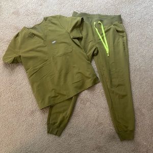 FIGS Martini Olive Scrubs Set